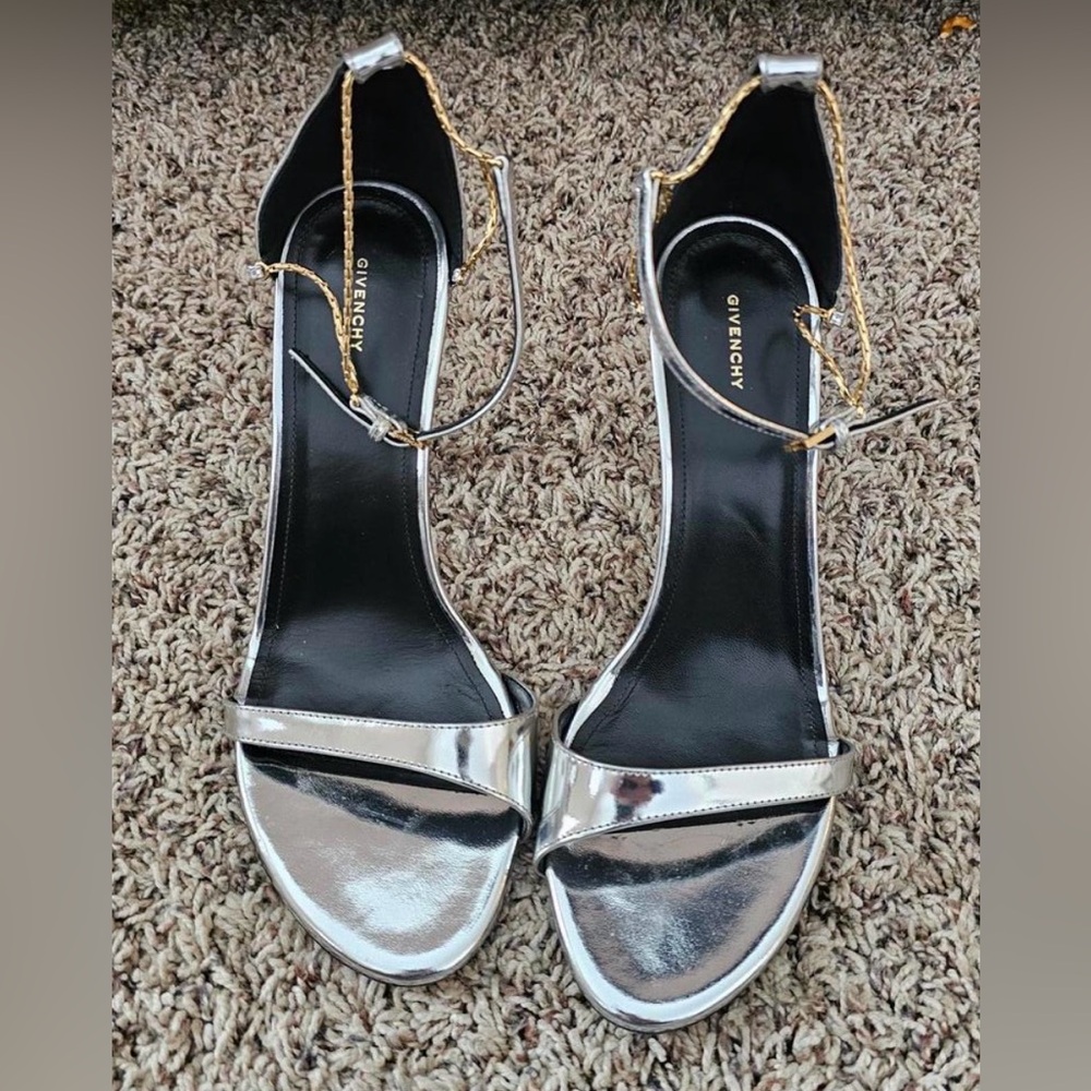 Givenchy Women’s 4G liquid silver 95 heels sz 38